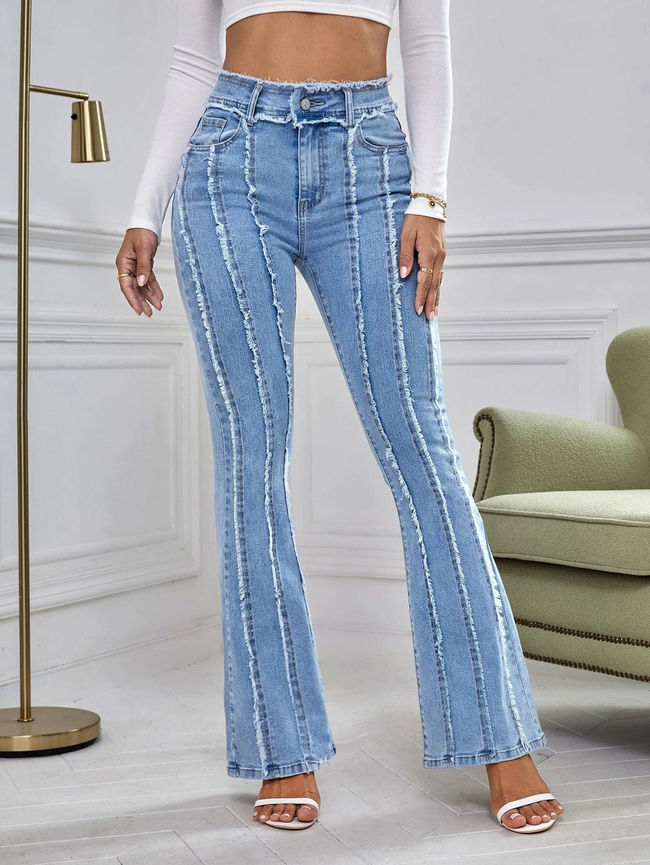 JEAN femme évasé avec bords matelassés – Nouveau modèle